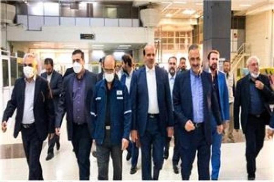 مدیرعامل شرکت ملی نفت برای بررسی طرح‌های صنعت نفت به اهواز رفت